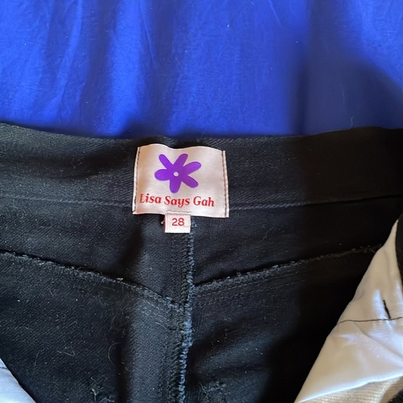 Lisa Says Gah Robyn Jean in Black Daisy - Picture 3 of 8